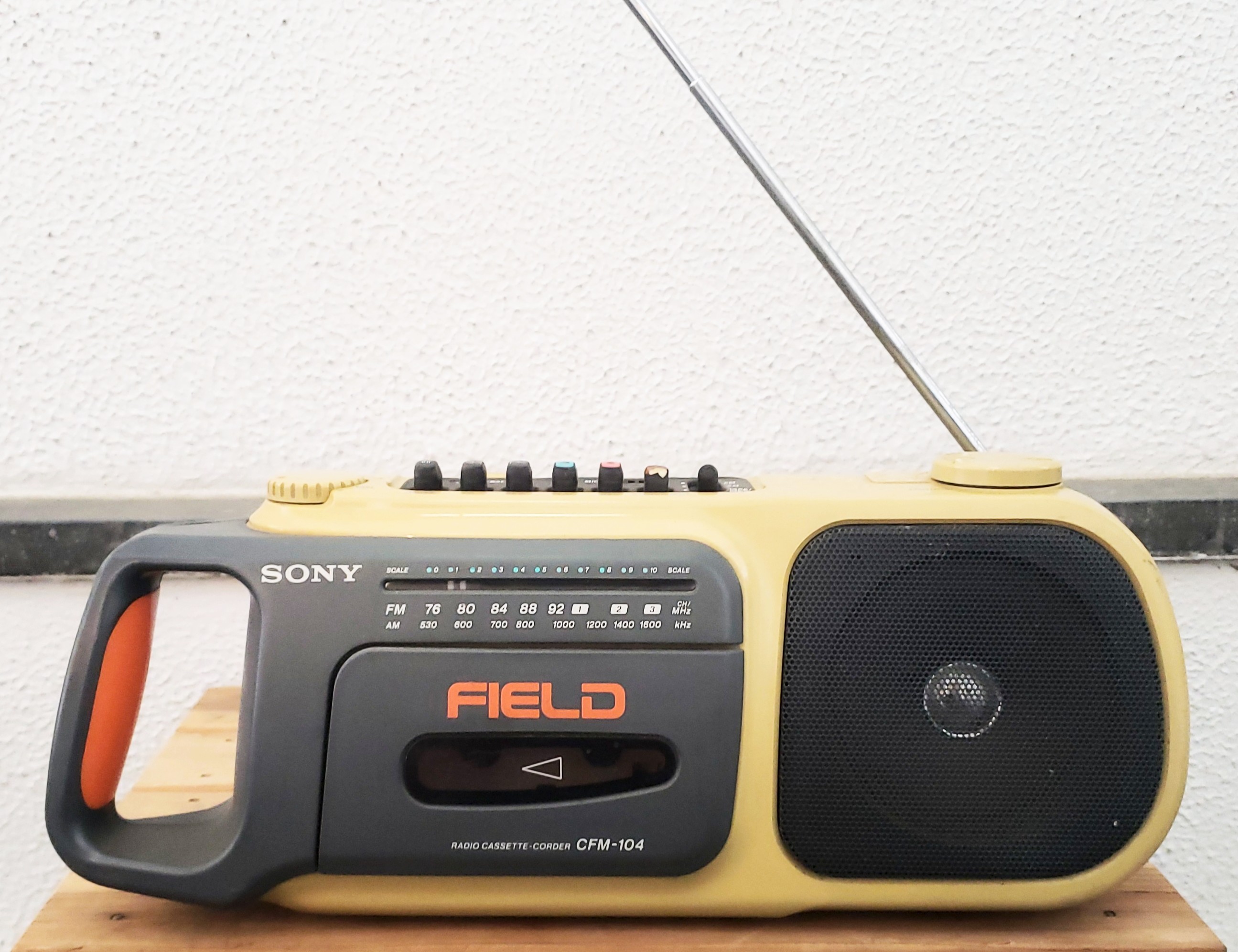 昭和レトロ】ソニー ラジカセ SONY Sound Club CFM-101 おおい 昭和レトロ】ソニー ラジカセ SONY Sound Club CFM-101 おおい