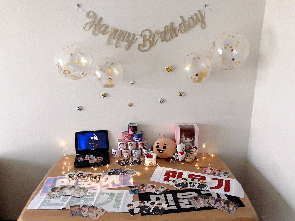 _ibu0463's tweet photo. 생일 축하합니다 🐱🖤,

@bts_bighit @BTS_twt https://t.co/AkdORQ6ywR