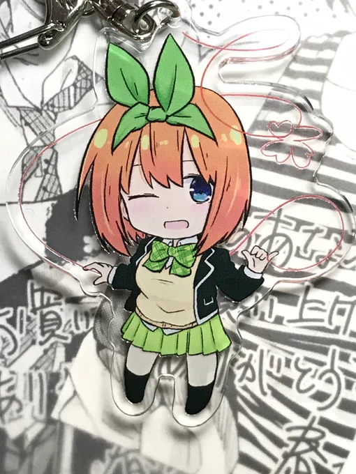 仮で発注してたアクキーが届きました〜
前のやつと比べて髪の色合い濃くしてたので相応の発色になったんですけど本刷りはもう少し薄い方がいいかも 