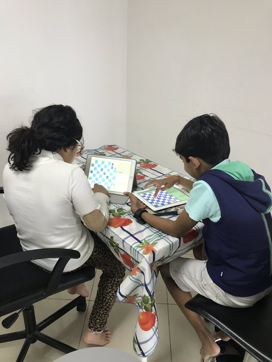 PratyushaJain1's tweet photo. #chesssession #practicemode #friend #compition #onlinchess https://t.co/RWWth3hAe2