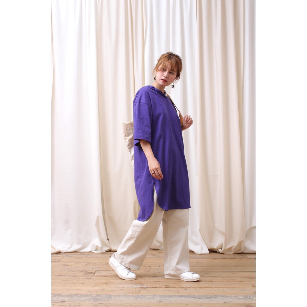 2020 Spring &amp; Summer collection.

.
オーバーサイズに仕上げたパーカーワンピ.
長すぎない着丈なのでらワイドパンツやスカートなどのボリュームあるボトムとの相性も◎

tops:CF-6008  ¥6,900+tax.

online shop⇨denimlife.jp/smartphone/det…