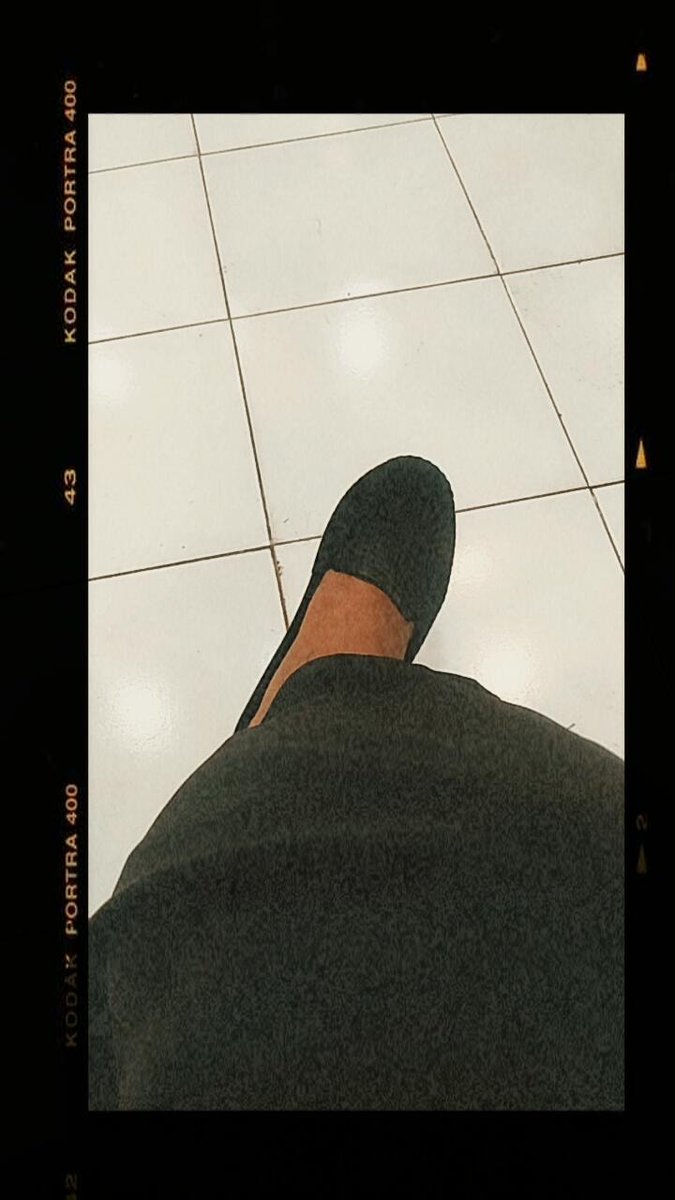 hyydhin's tweet photo. Melangkah sendiri juga capek tau.
Mau ga nemenin aku, Kita melangkah bareng-bareng gitu  😊
#bacotsantuy #seninsendiri https://t.co/PjkFHiD9dE