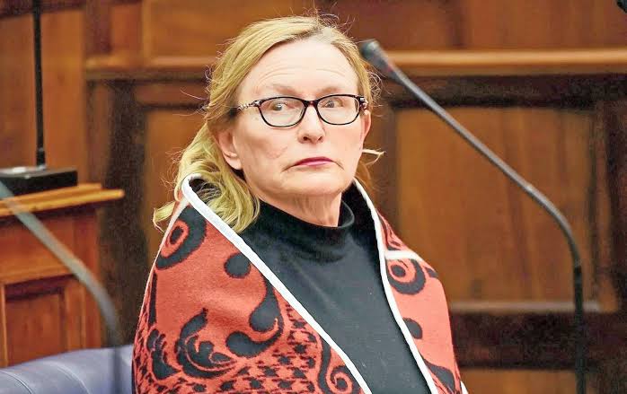 Happy 69th birthday to her majesty the Queen Helen Zille.

You don\t look a day over colonialism 