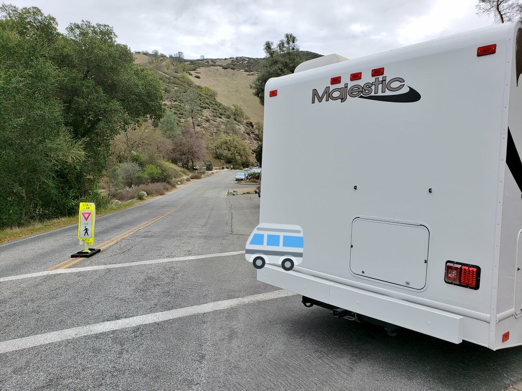 tinyocean_rving's tweet photo. #RVTrip3 After shopping (@chocolateworld, a magnet and a #NPPassport) we entered the park and found a great parking spot. Breakfast and after that we are going to start hiking! 😊 I am super excited and looking forward to the trail. Hope the kids will do well! 🤞 #RVingUS https://t.co/U96t0rDIAM