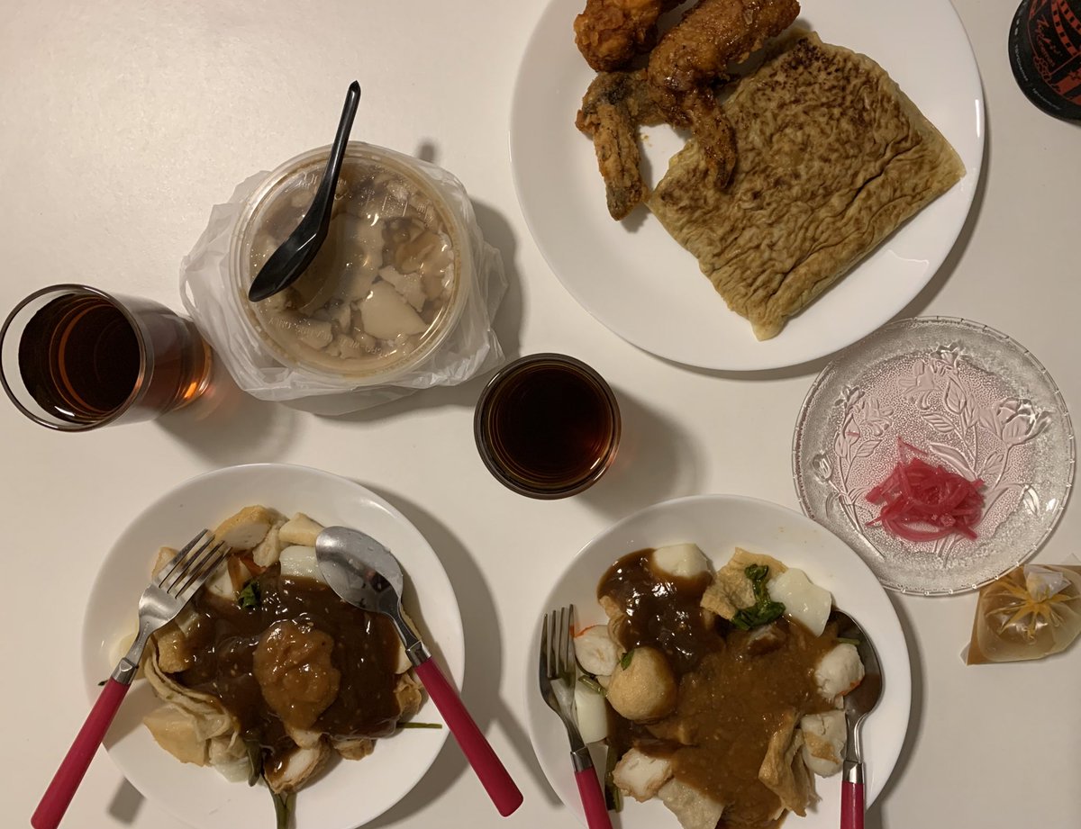 29/2/2020: Pasar malam date Yong Tau Foo + taufufah + murtabak daging + ayam korea + air sarsi for dinner 