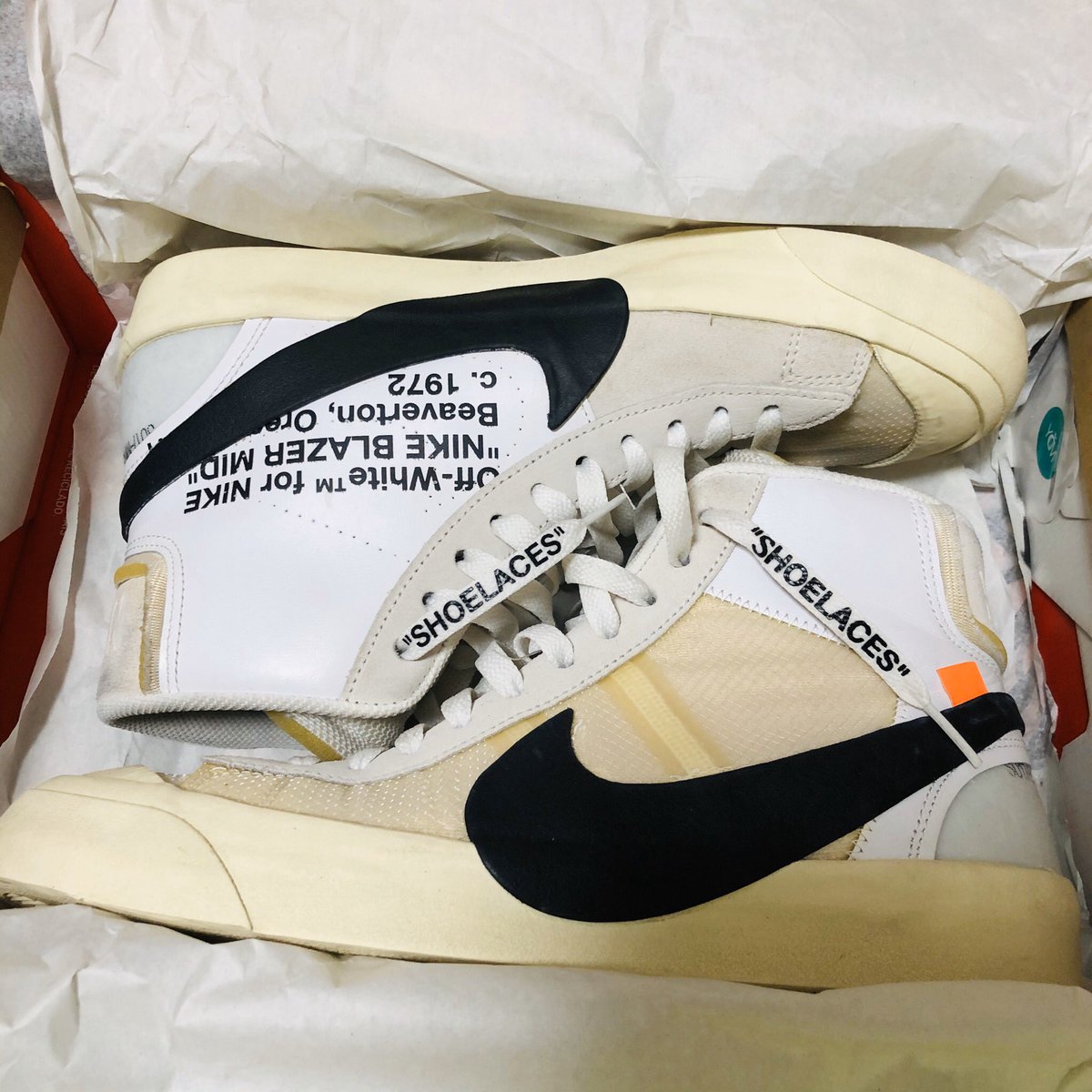 supreme1045's tweet photo. 【売ります！】
Nike Sacai Blazer White 26.0
新品未使用/¥28000

Nike Sacai Tee M
新品未使用/¥9000(定価以下)

Nike Off White Blazer 1st 26.0
3回のみ着用　状態8/10 /¥68000

Nike Supreme Dunk Red 25.5
新品未使用/¥35000

全て領収書付属可能です🙇‍♂️
よろしくお願い申し上げます。 https://t.co/QJdg6wwyBT