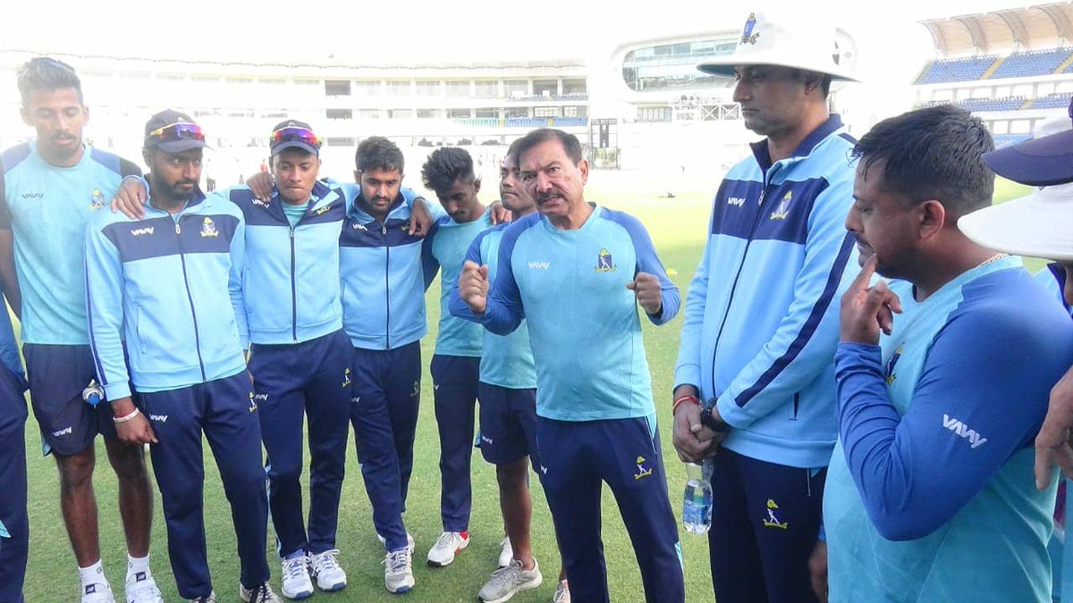 CabCricket's tweet photo. Bengal coach #ArunLal handed over the debut cap to #SudipKumarGharami today before the start of #RanjiTrophy final against #Saurashtra today at Saurashtra Cricket Association Stadium.
#CAB
#SAUvBEN
#SupportTeamBengal https://t.co/tkdpCpspnj