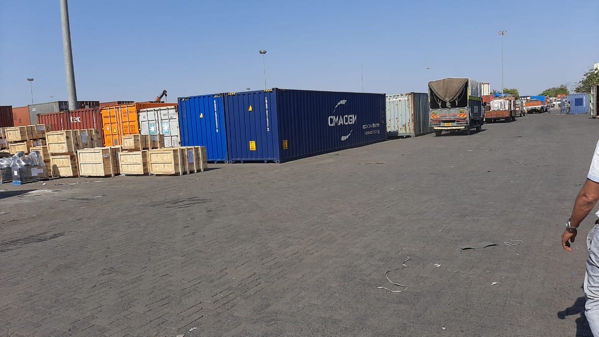 savygreentech's tweet photo. Savë EVs sails to USA : 🇺🇸 

#saveeIndia #ElectricVehicles #roadTransport #eloaders #ecarts #campusCarts #golfCarts #erickshaw #technology #chargingstations #batterytechnology #sharedmobility #exports #shipping #Quality #cargo #evs #evcharging #logistic 

https://t.co/EzFsNzNGlR https://t.co/PTEgSG0FkO