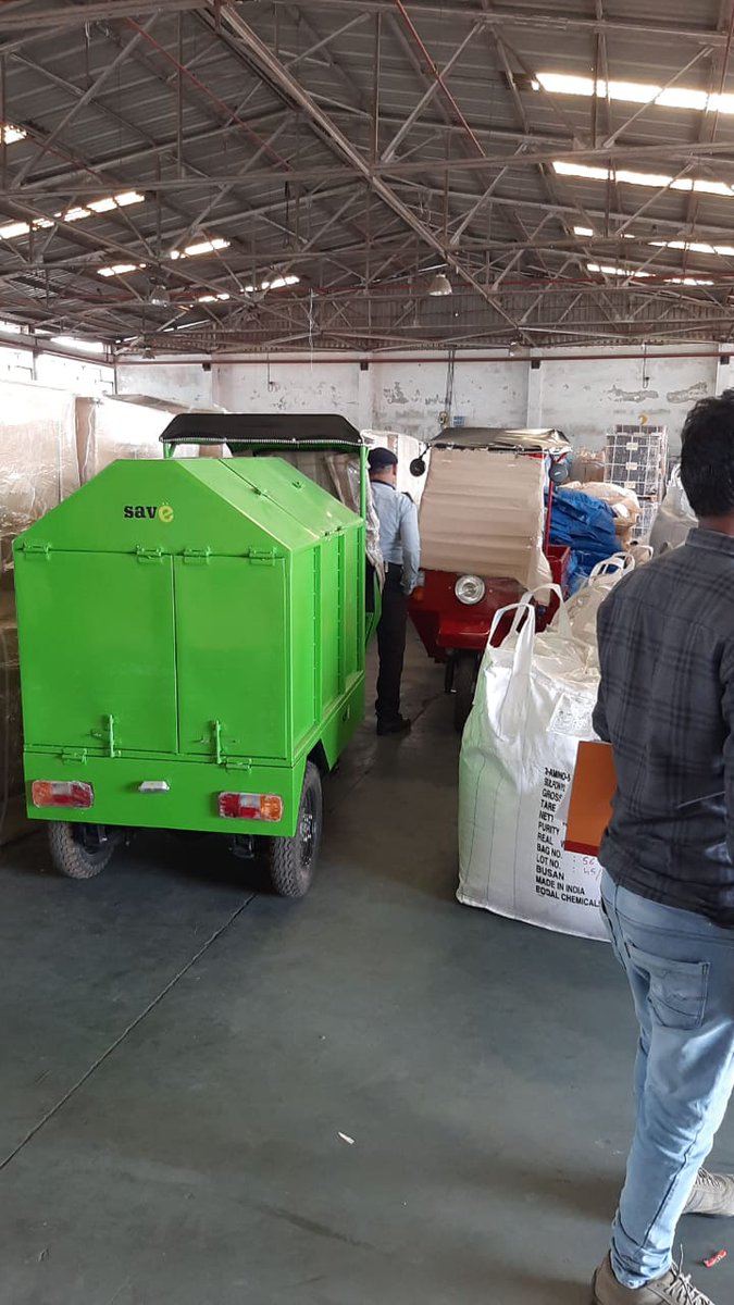 savygreentech's tweet photo. Savë EVs sails to USA : 🇺🇸 

#saveeIndia #ElectricVehicles #roadTransport #eloaders #ecarts #campusCarts #golfCarts #erickshaw #technology #chargingstations #batterytechnology #sharedmobility #exports #shipping #Quality #cargo #evs #evcharging #logistic 

https://t.co/EzFsNzNGlR https://t.co/PTEgSG0FkO