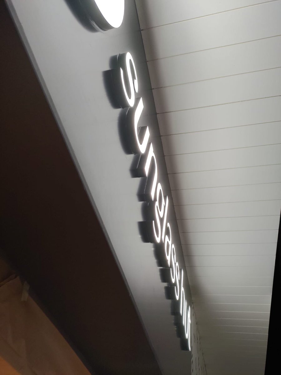 JCDesignRotulos's tweet photo. Las letras en relieve en los rótulos de frente de calado son un elemento estético muy llamativo si quieres diferenciar tu negocio del resto. Pregúntanos, te damos ideas gratis💡628404370

https://t.co/GGCFwW8VFn

#rotulo #diseño #jcdesign #sunglasshut #letrasluminosas https://t.co/J2oqin3B2M