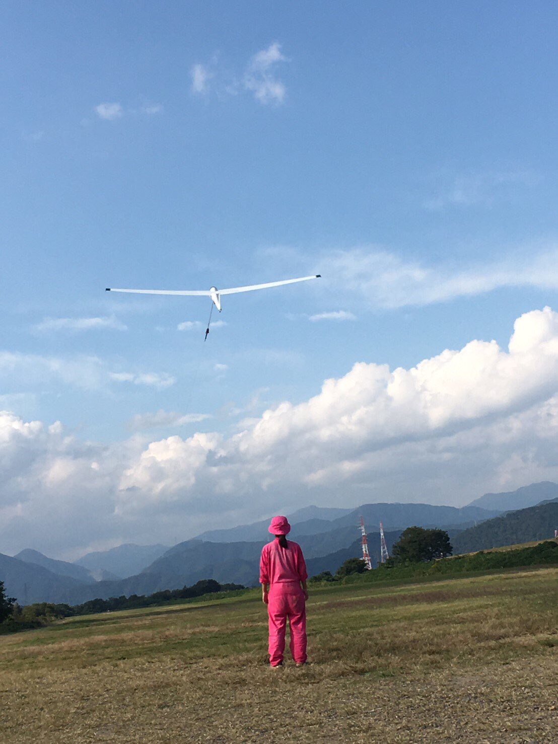 大阪大学航空部新歓21 新入生のみなさん 合格おめでとうございます 私たちは阪大体育会航空部です 航空部では エンジンのないグライダーに乗って自由に空を飛んでいます 新しいことを始めたい 空を飛んでみたい 飛行機に興味がある