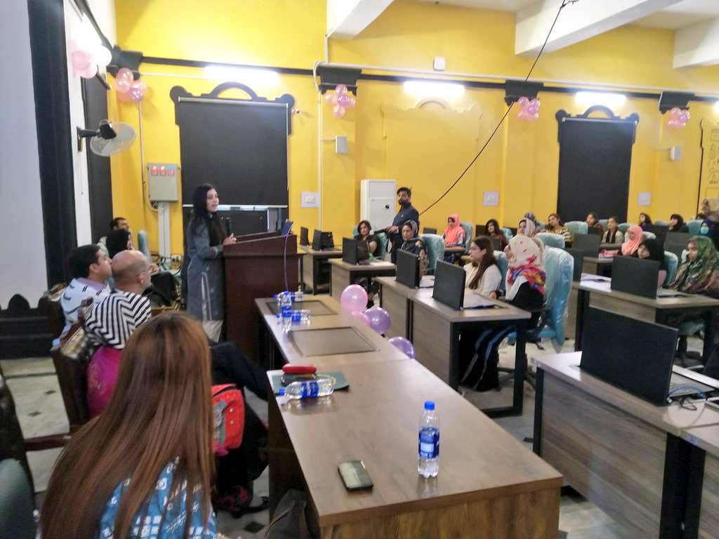erozgaar's tweet photo. "Made by Women, Empowered by Technology"

@GulalaiK Communication and Governance Specialist and Gender Advocate takes up the dice to talk about the challenges that a woman has to face at work and even while Freelancing!

#eRozgaar #FBDevc #EachforEqual https://t.co/9htcS8lBtH