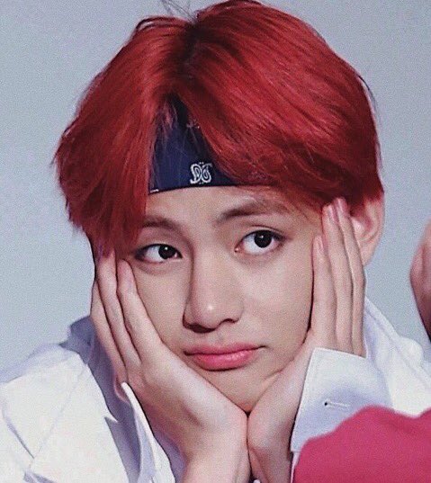 ꒰ day 68 of 365 ꒱my strawberry boy, is your red hair ever coming back? i know you said it was your favorite hair color + i miss it so much :( but whatever makes you happy, makes me happy. i love you taehyung, goodnight ☾
