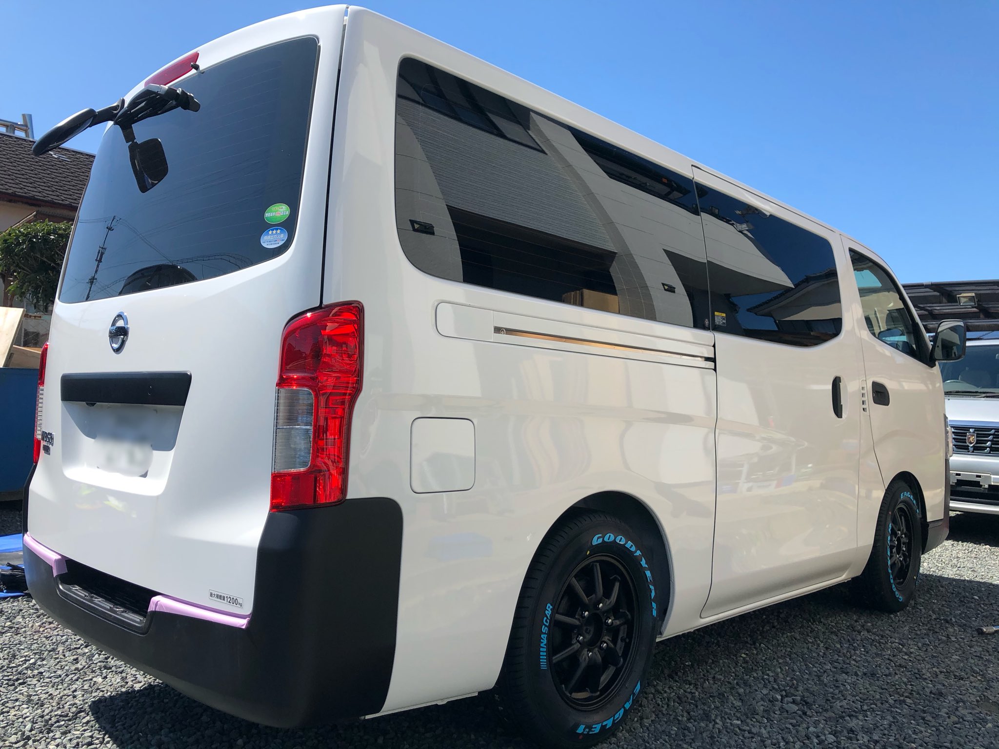 Stw V Twitter 新古車nv350キャラバンdx 外観はほぼ完成 W 1 5インチローダウン 玄武キット使用 スモークフィルム ヘッドライト等led化 ファブレスmc9ホイール グッドイヤー ナスカータイヤ これから内装製作開始です 早期ご契約の場合フルオーダー製作も可能