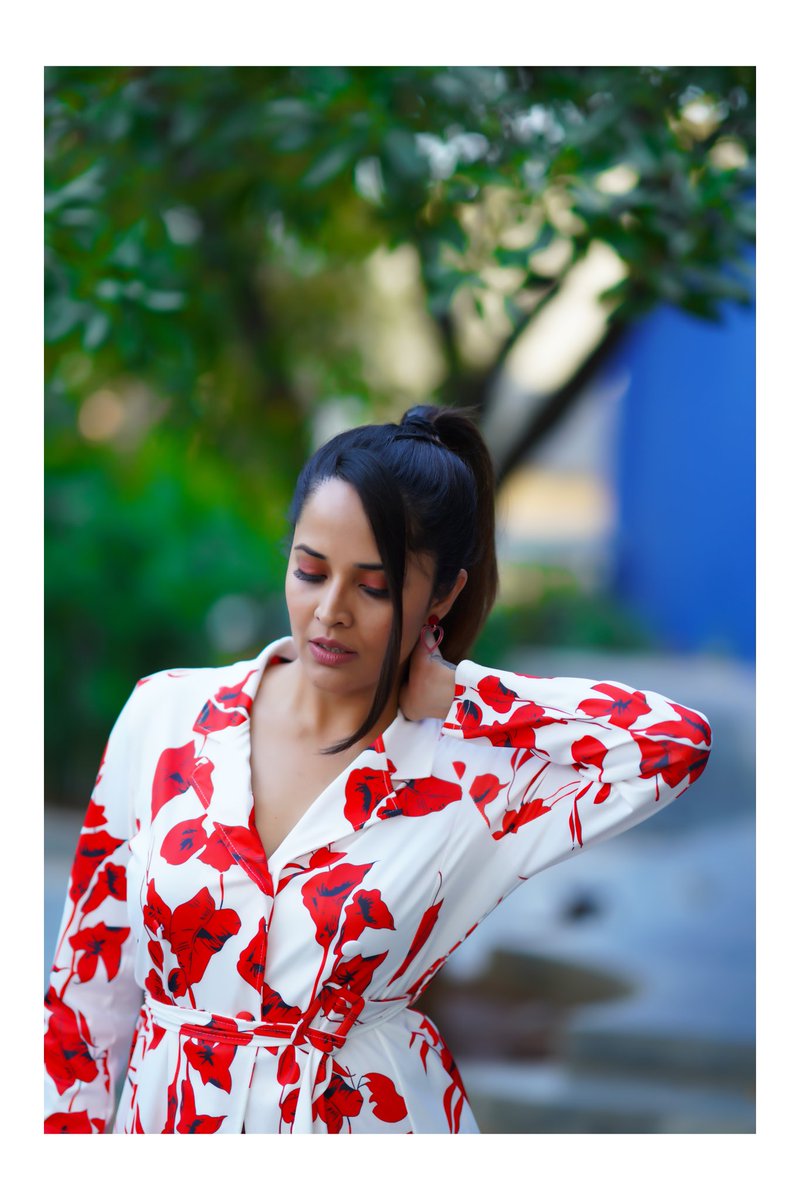 anusuyakhasba's tweet photo. She's the kind of queen that knows that her crown isn't on her head but in her soul. - Adrian Michael.
For #ThallaPellama #tonyt 9:30pm onwards on @GeminiTV !!
Outfit &amp; Styling by @Gauri_Naidu 😍
#SuitSeries from #AnasuyaXGauri 🧿 #GauriXAnasuya
PC: @Valmikiramu2 🤩 https://t.co/yMa0T09sUI