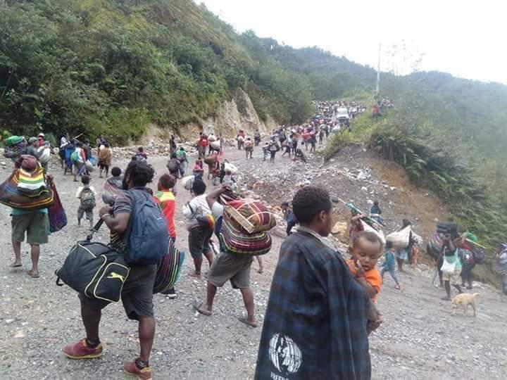 albertsamuel28's tweet photo. Utk dapat jawaban paling jujur alasan kenapa warga Kampung Banti, Papua, minta dievakuasi, coba tanya sj kpd warganya langsung apakah mereka takut sama TPNOPM atau takut sama aparat indonesia!

Warga akan kasih jawaban yg paling jujur mengenai siapa yg buat mereka takut. https://t.co/WmvdwGuT3d