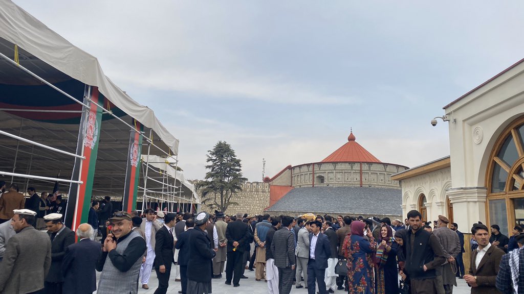 tamanaashna's tweet photo. People are greeting to each other and waiting for big day #Afghanistan
#AFGPresInauguration2020 #Ghani2025 #StateBuilder https://t.co/dftFIYLnNa