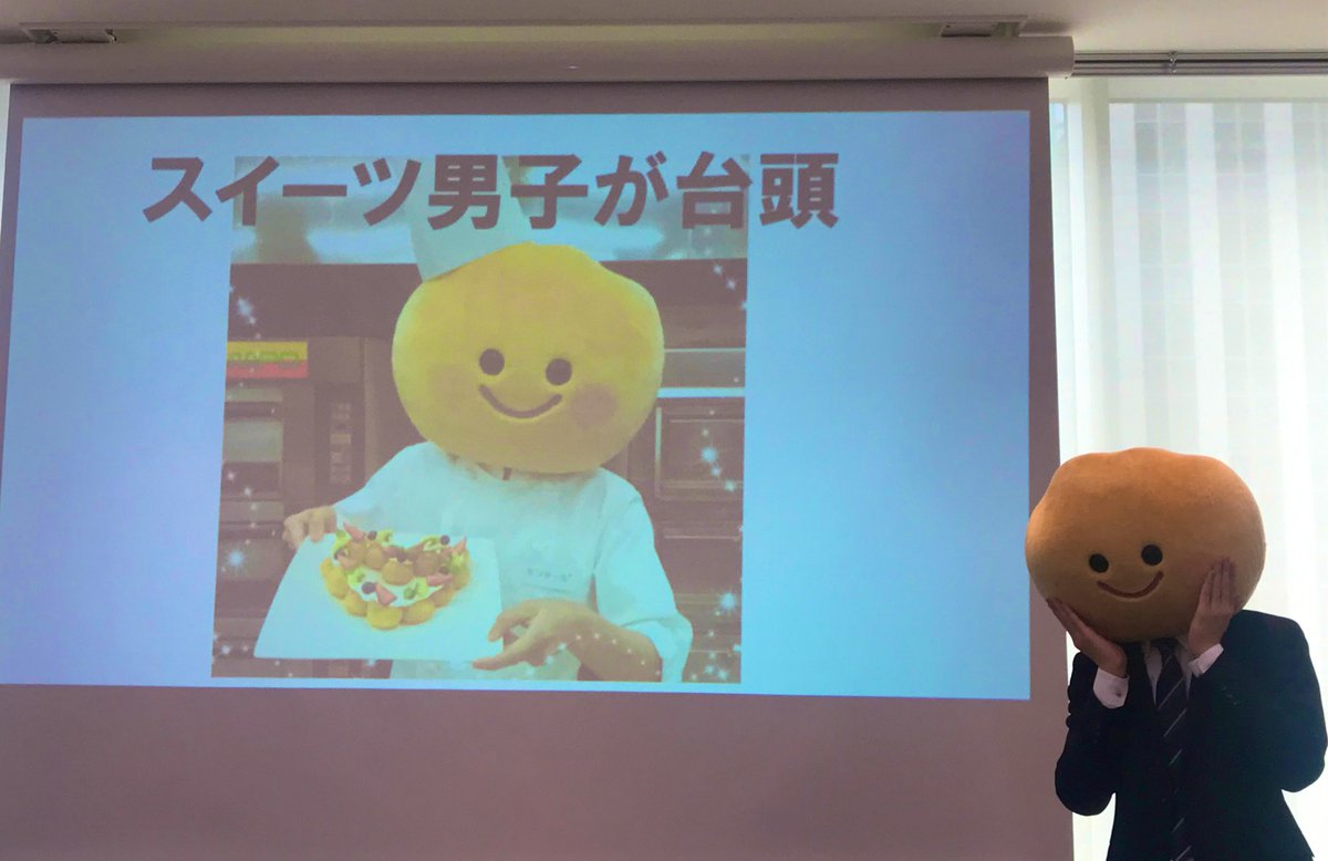 シュークリーム先輩 モンテール公式 週1回以上 スイーツを買う人の割合は 男性代が一番 スイーツ男子 多し スーパーコンビニスイーツ白書