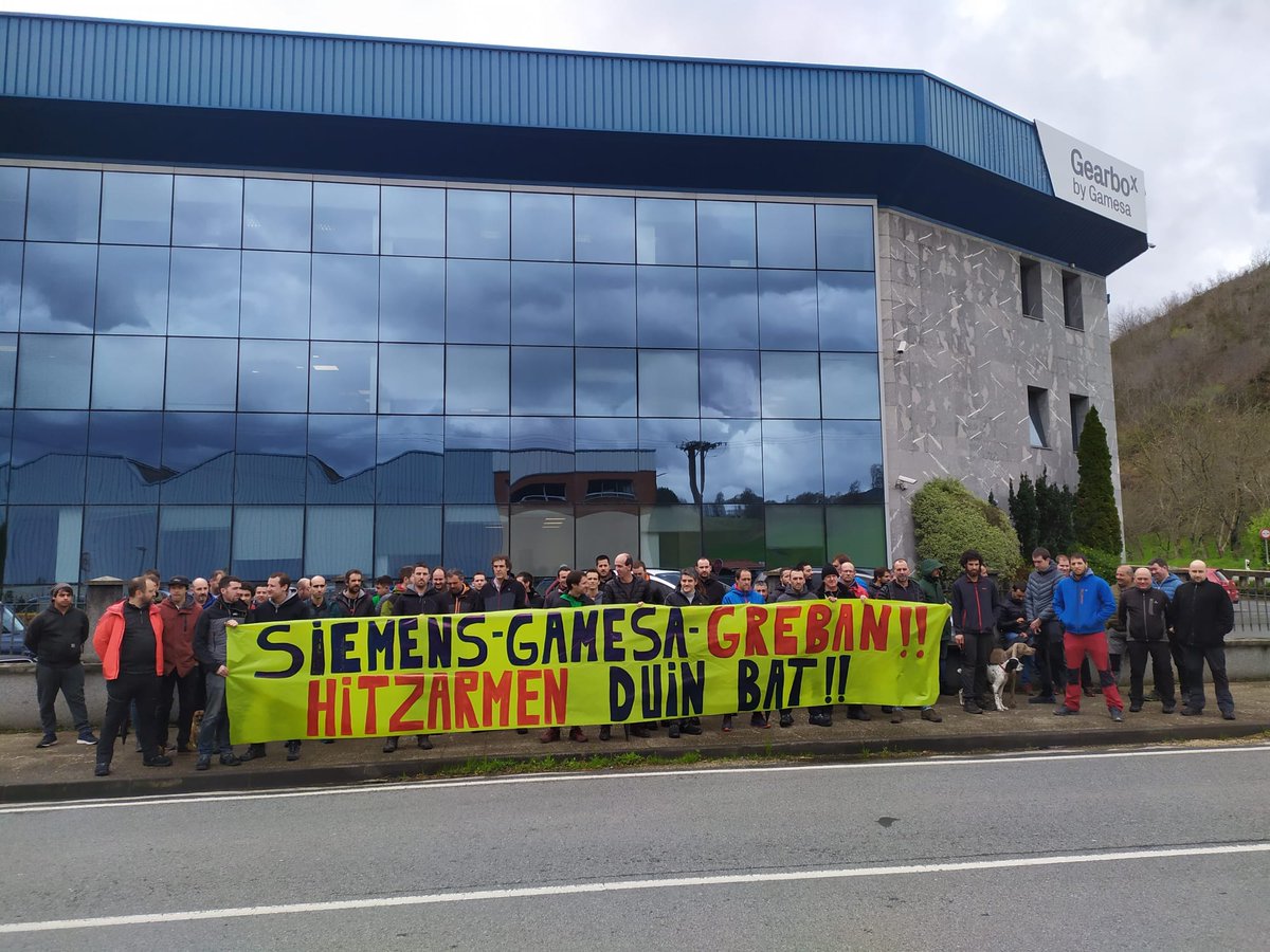 🚨Asteasuko Siemens Gamesan  langileek greba mugagabea hasi dute gaur. 
📍Enplegua bermatu. 
📍Diskriminazioarekin amaitu. 
📍Hitzarmen duina
#LanDuinaHitzarmenDuinak