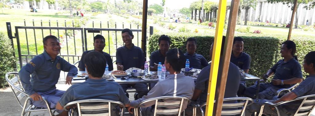 ThetMon8's tweet photo. Staff from Rangoon and Taukkyan War Cemetery team having Commonwealth Day Breakfast together at Taukkyan War Cemetery https://t.co/h3PNvy61P8