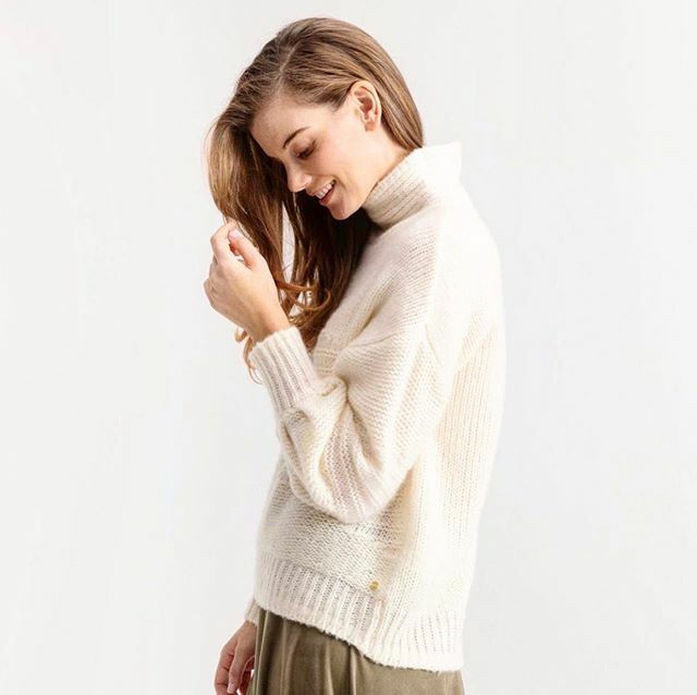 CAMELIA_AU's tweet photo. Have you checked out our cashmere knits from @miafratino yet? They are in store and online too 😀 https://t.co/3snYu3Uach https://t.co/dl9SVQ45hT