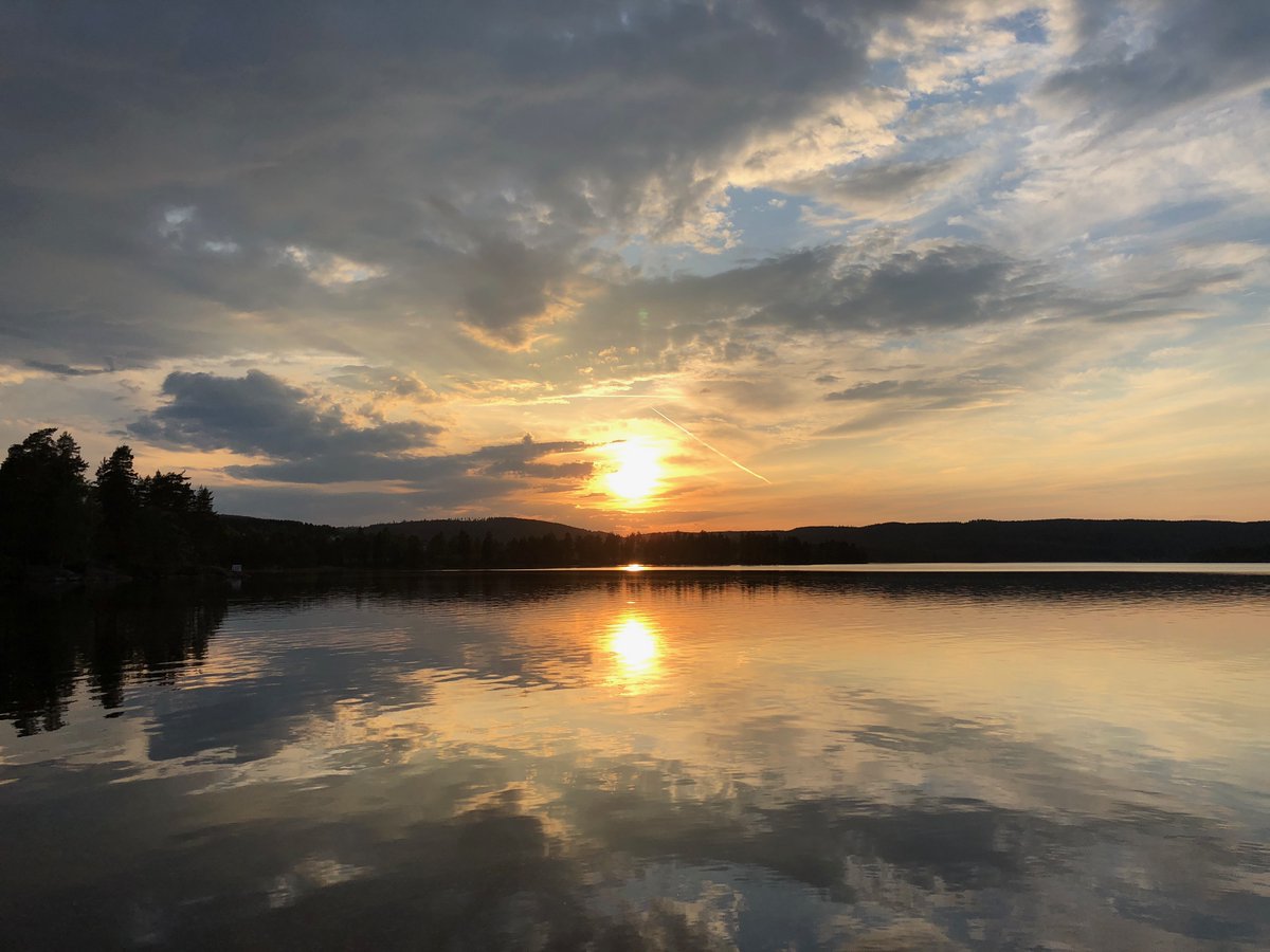 AHKommune's tweet photo. Vi ønsker riktig god mandag med dette flotte bildet, som er tatt av Sophia Arnesen. Kan du se hvor dette bildet er tatt? Sjekk tilbake i morgen for å se svaret. #ahkommune #aurskoghølandkommune #aurskoghøland #hvorerdette #sol https://t.co/Onb4acScd9