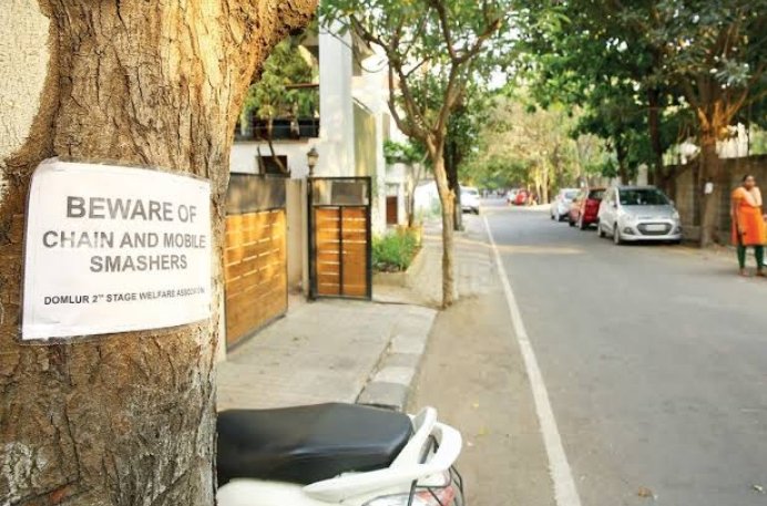 SivaDM2's tweet photo. The most chain and mobiles snatchers, they do with women's in this area so please avoid taking this route as much as possible(during nights)
#SheDrivesSafe
#Mapmyindia
#mapmyindiamove
https://t.co/bQP8WFijKM https://t.co/Kafcvq9IFC