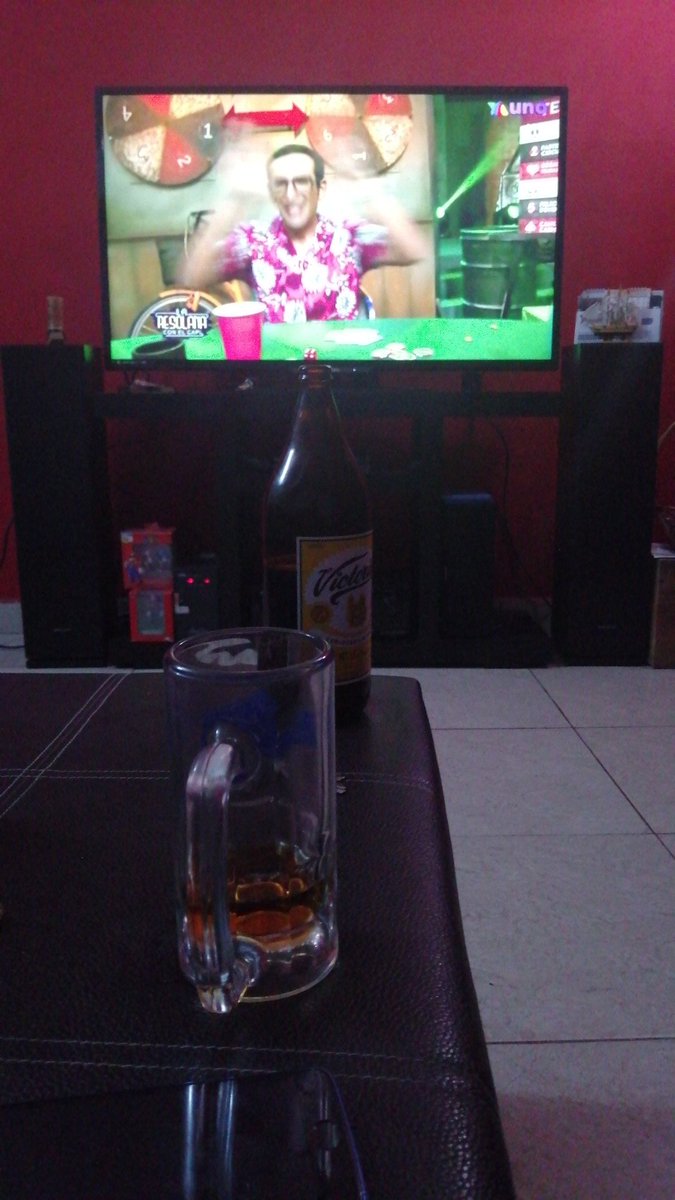 kurantiko's tweet photo. @elcapiperez con una buen caguama viéndote capi https://t.co/d6vNQFd2rC