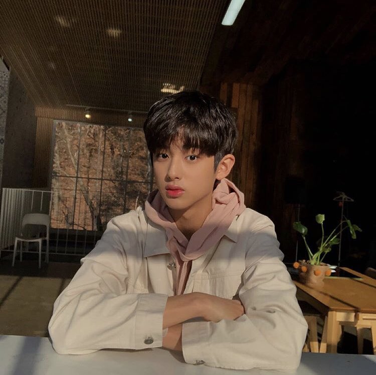 minkyu_cham's tweet photo. Vライブ 楽しみ！
絶対見るからね！！！！💖

#김민규 https://t.co/Hea2CDNUZP