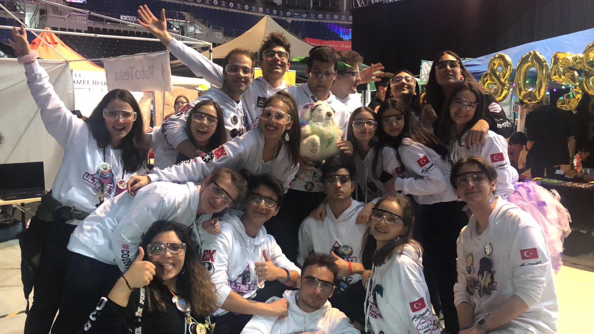 bk_nakkastepe's tweet photo. Anadolu lisemizin FRC takımı @team7830 İstanbul FRC Yerel turnuvasından " team spirit - safety "  ödülleri ile döndüler. Tebrikler takım  👏👏👏🎉🎉🎉 https://t.co/PrGavV7tsp