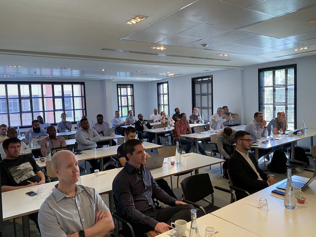 Pinballas's tweet photo. @DuncanYB Started and got a great audience. Listing to @CormacJHogan sharing the Kubernetes on #vSAN knowledge https://t.co/bW0nUaWUfb