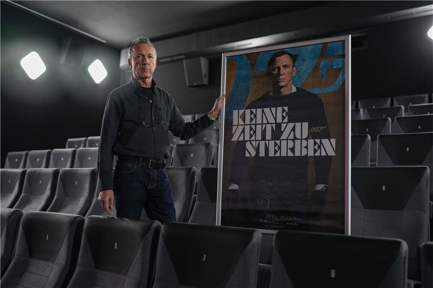 Wegen des #Coronavirus verzögert sich die Premiere des neuen #Bond-Films um sieben Monate. Nicht nur 007-Fans sind davon wenig begeistert, sondern auch Ralf Merkel und Hans Müller, die Kinobetreiber im #Zollernalbkreis. (hai) zak.de/Nachrichten/00… #zakplus