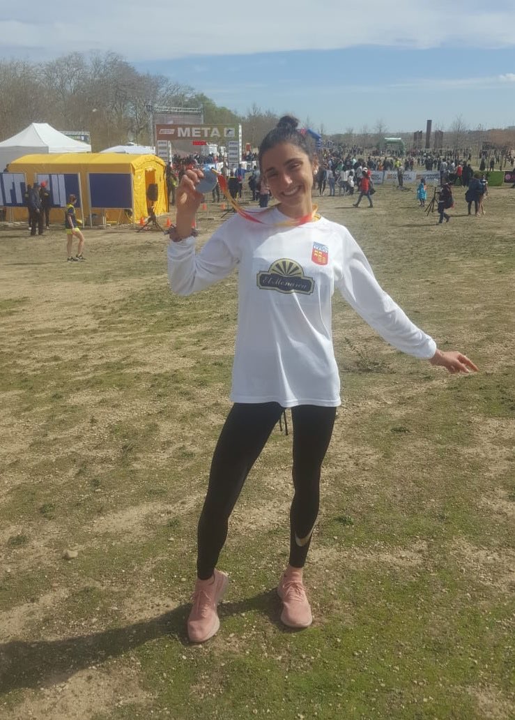TurismoRM_'s tweet image. ¡Buenos días!!!! La atleta del @atletismomurcia #PDSGroup María Martínez se convierte en la primera atleta murciana en lograr una medalla nacional en #cross @la_famu #RegióndeMurcia 

🥈bit.ly/2Q1OiWC