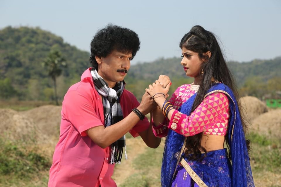 PratimaStudios's tweet photo. No more fight please says #papupompom, lets do ishq on screen #manishadharmohapatra in film #gaonranagaluapur #pratimaproductions https://t.co/XcT2TUS59p