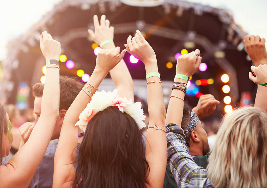 SiliconeBandsUK's tweet photo. Organising an event and looking for ways to effectively manage admissions? Read our latest blog featuring some of the most effective ways of using fabric wristbands and their benefits: https://t.co/8X53SwaWFj #wristbands #business #businesspromotion #Festivals #events https://t.co/N0GBPHLgct