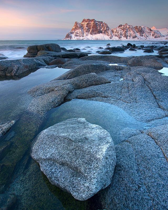 Arctic pools at Uttakleiv beach in Lofoten ❄️⠀
⠀
#Lofoten #PhotoWorkshop #Uttakleiv