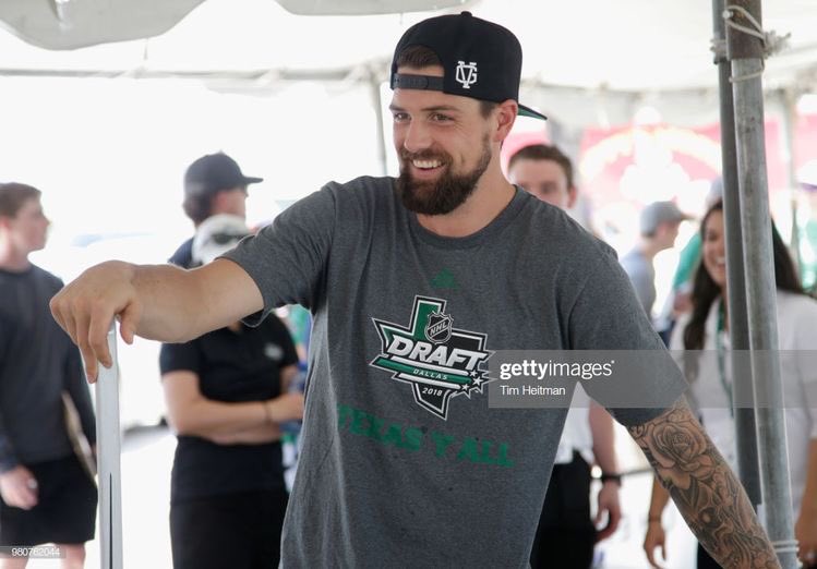 ~Day 69~*R A R E* images of Jamie Benn smiling