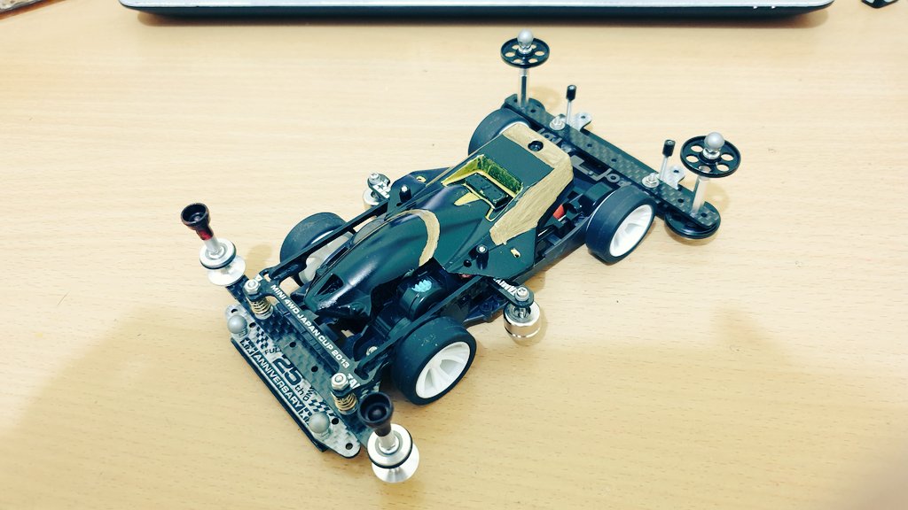 Flanel_Ham's tweet photo. #Tamiya #mini4wd #car #race #FMAchassis #blackgold #hobby https://t.co/yuG1cGOatO
