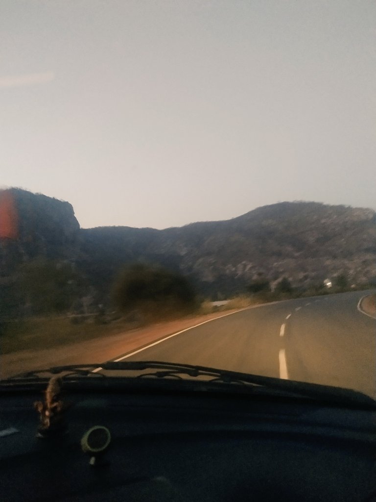 nitin22dec's tweet photo. Early morning drive from Alwar to Jaipur.. love this route. #Sariska #earlymorningdrive #nationalpark #longdrive https://t.co/NiVz4fCOyM