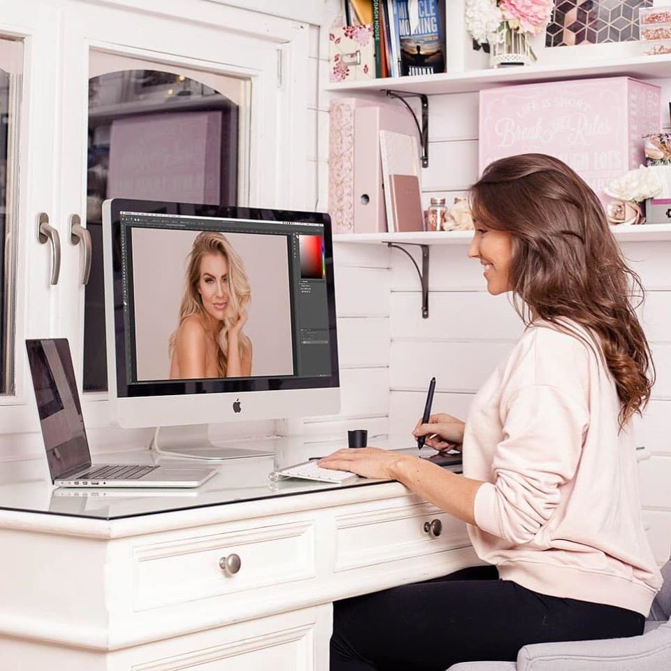 CSU_Graphics's tweet photo. #csugraphics
---
Late-night editing! ✨Sometimes getting the work/life balance can be hard. Being a photographer also means being an accountant, secretary, marketing expert, computer nerd, copywriter, website designer, studio cleaner - the list is endless! https://t.co/mIaS5wNAmf