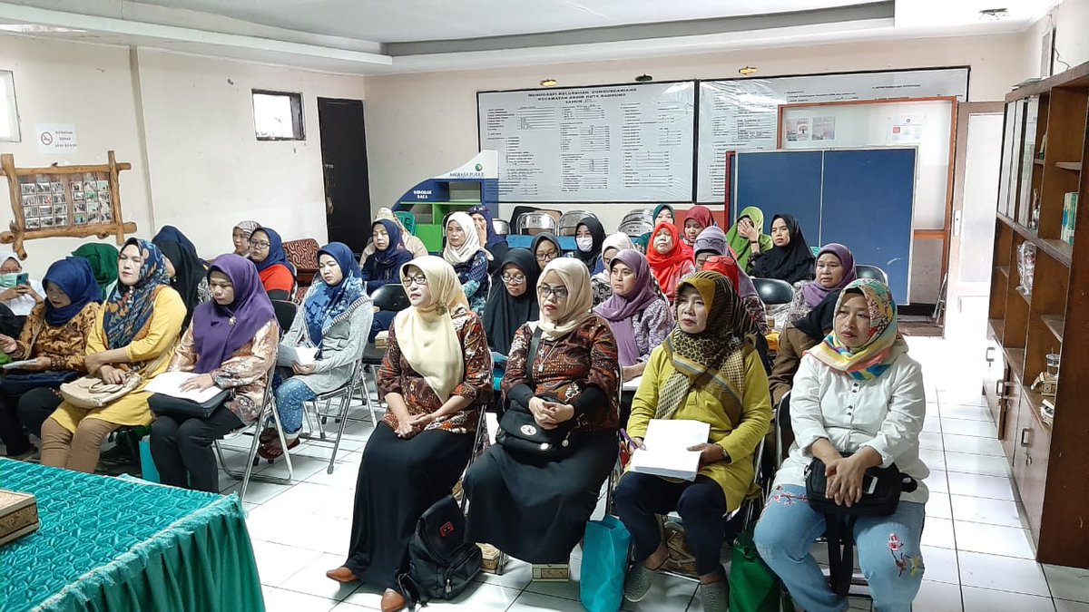 PKK_DC's tweet photo. Evaluasi dan Pembinaan Administrasi Posyandu (sip) dalam rangka Persiapan Lomba Posyandu bersama UPT Puskesmas Garuda bertempat di Aula Kelurahan Dunguscariang. Senin, 09 Maret 2020 

@OdedMD @kangyanamulyana @pembdg @humasbdg @PKK_KotaBDG @kecamatanandir #Dcberkibargemilang https://t.co/V7uS6S1lPm