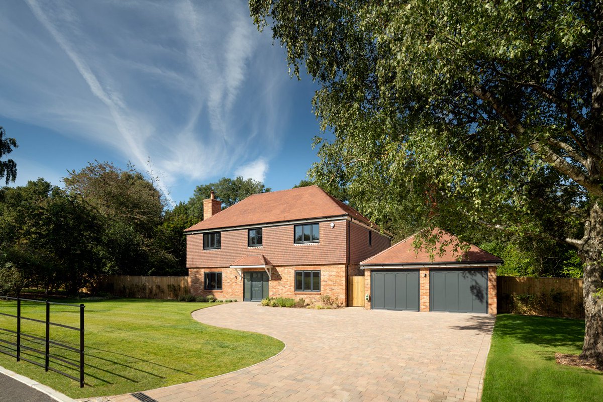 Brookworth's tweet photo. Our after sales service provides added reassurance to new owners of a Brookworth Homes property and, with virtually no post construction issues, we've earned a formidable reputation for quality across our whole business https://t.co/fHZt1Tgh1F 🏡🌳🏞 #brookworthhomes https://t.co/DGHVFdcmQH