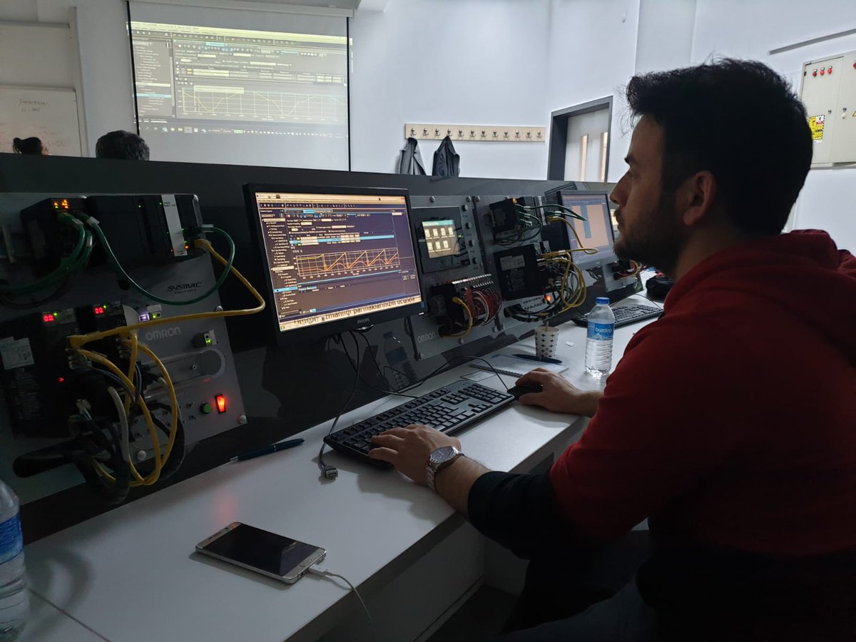 Our engineers completed ''advanced sysmac motion control'' trainings in the OMRON laboratories of Yıldız Technical University. Mühendislerimiz Yıldız Teknik Üniversitesi OMRON labuatuarlarında "ileri sysmac hareket kontrolü'' eğitimlerini tamamladılar.