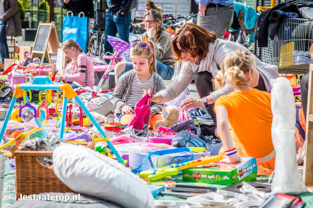 mathenesse010's tweet photo. Verwacht zaterdag 21 maart een #rommelmarkt bij #MaakRotterdam op de stoep richting de woongroep. Iedereen die wil aansluiten is welkom, vooraf graag aanmelden via overdebrugfestival@gmail.com. https://t.co/ShRJXmCg8r