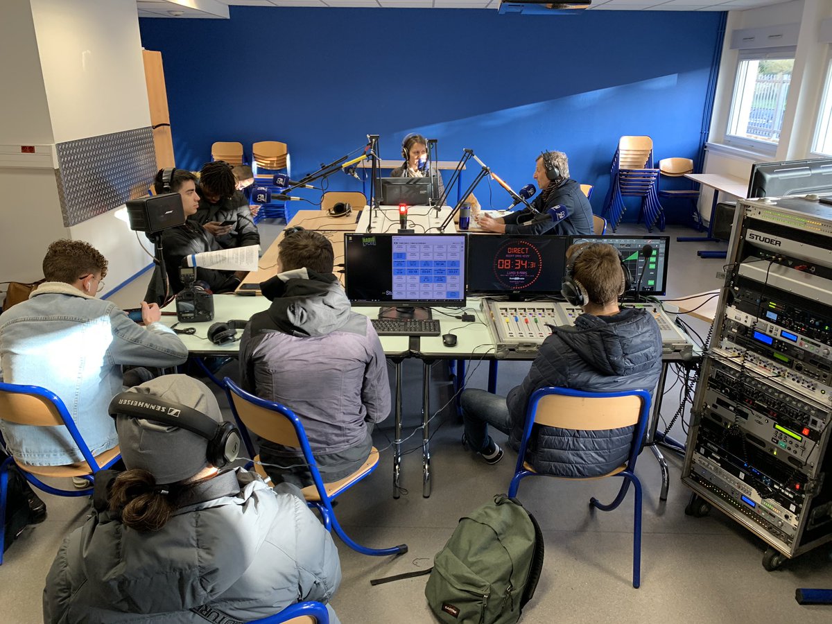 radio_lycee's tweet photo. Radio Nadaud, en direct du lycée Martin Nadaud à Saint-pierre-des-Corps sur 97.4 fm #radiolycee https://t.co/6uv3hmrGsQ