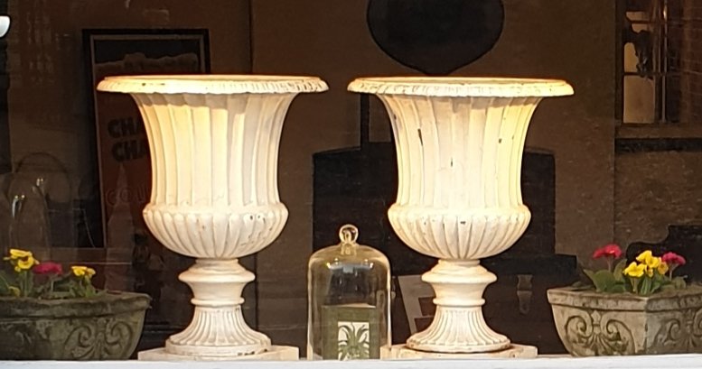 Culvertons's tweet photo. Spring is a time for positivity and new beginnings so lets bring it on a little early this year⚘
#GardenersWorld #gardening #Dorking #antiquesroadshow #interiordesign 
@kewgardens @Christiesestate @Dorkingdesks @Xav_Anderson @silveranvil1 @pathfinder_pm @WestdawMenswear https://t.co/92sdOhtqBH