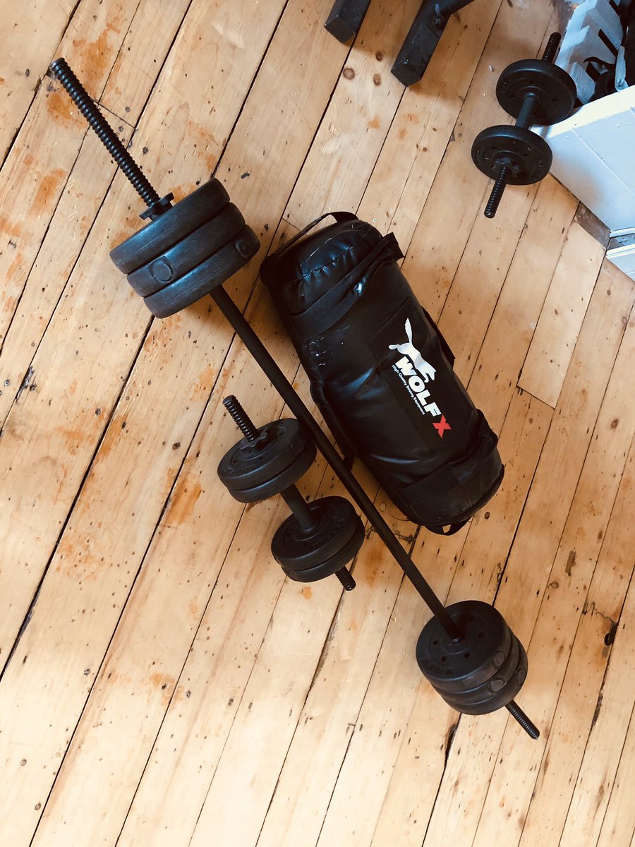 WelshieBerry's tweet photo. Happy Monday Folks! 😆 start the day as mean to go on... intervals 🏃🏽‍♀️✅  weights sesh 🏋🏽‍♂️✅ mini yoga 🧘🏽‍♀️ now let’s get #ShitDone this week.. excited for strengthening partnerships, exploring new ones &amp; developing new projects amongst other things.... 💪🏾🙌🏾 #togetherstronger https://t.co/gkL2cF6qug