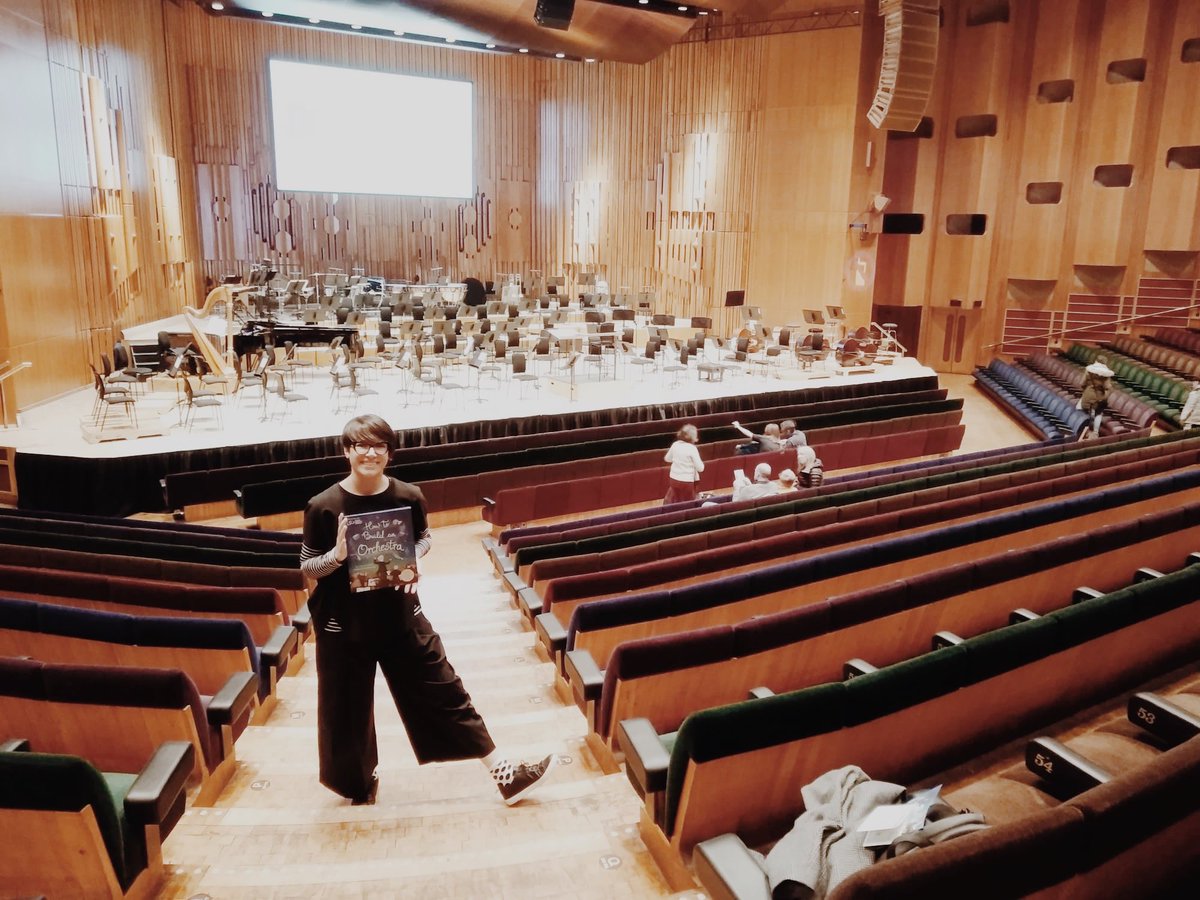 elisaupsidedown's tweet photo. This w.e. I’ve a great time at the @londonsymphony Family Concert based on the book I illustrated
“#HowtoBuildanOrchestra” @Watts_Wayland @HachetteKids @HachetteSchools
Concert beautifully presented by:
@rachleachmusic
***
#elisapaganellillustration @astound_us https://t.co/BamWQo7yL1