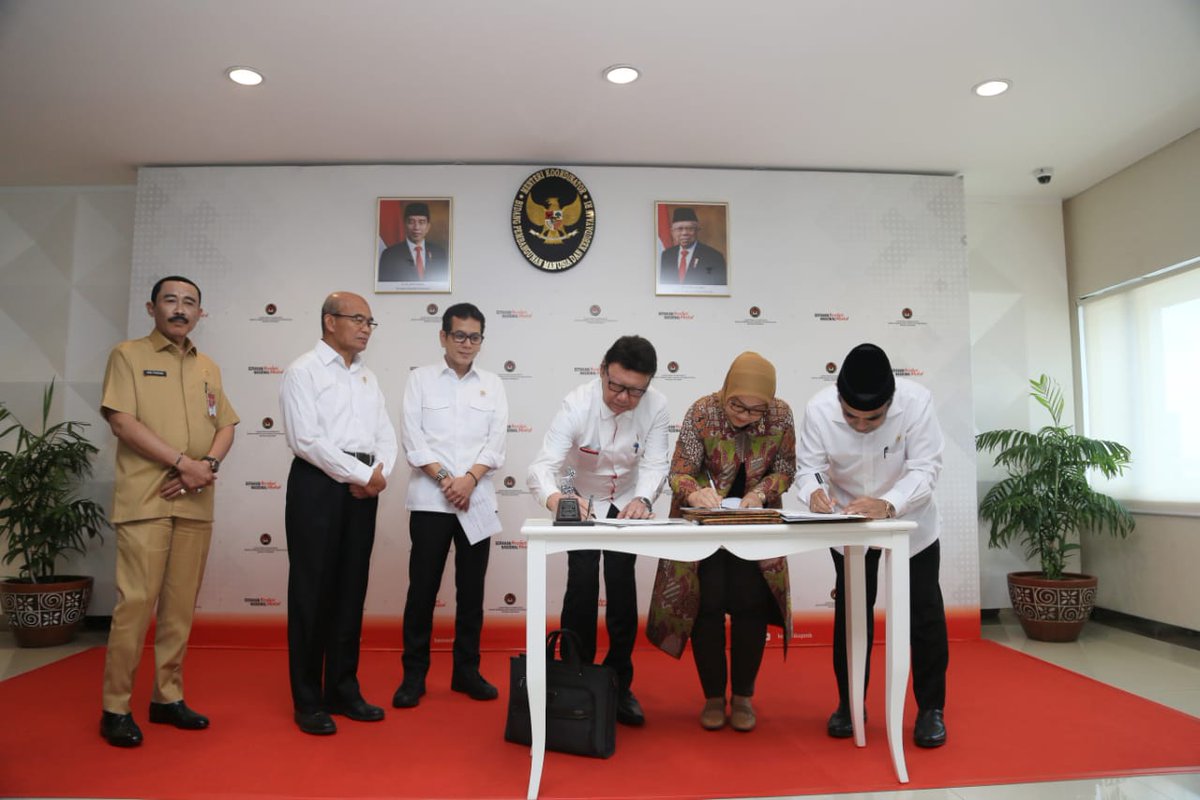 Kemenag_RI's tweet photo. Pemerintah menambah 4 hari libur cuti bersama tahun 2020, yaitu: a) 28 dan 29 Mei sebagai Cuti Bersama Hari Raya Idul Fitri 2020; b) 21 Agustus sebagai Cuti Bersama Tahun Baru Hijriyah; dan c) 30 Oktober sebagai Cuti Bersama Maulid Nabi Saw

https://t.co/MRWQ9qtHSd https://t.co/nXpSnyxI4V