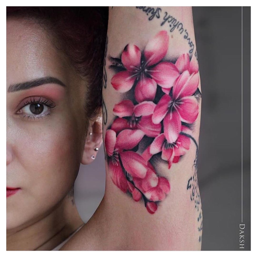 itattyou's tweet photo. Flowers are the music of the ground. From earth’s lips spoken without sound.
.
.
Done by : daksh_bhanushali369
Done at : bodycanvastattooart .
.
Follow @itattyou for more details about upcoming Tattoo Events, Tattoo Artists, Products and Beautiful Tattoo Designs.
.
.
#itattyou https://t.co/DTjNAeuPgt
